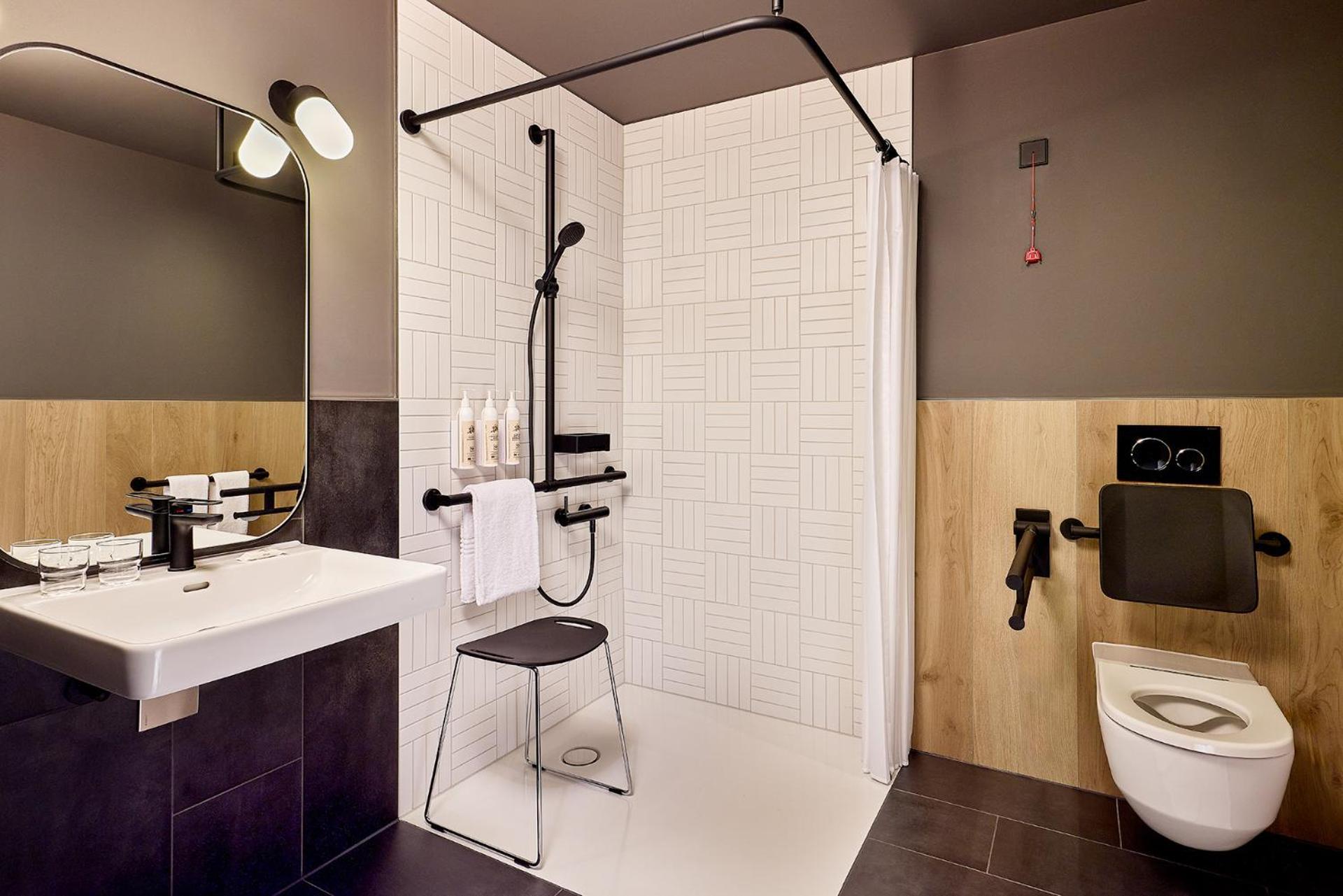 Moxy Luxembourg Airport Hotel *