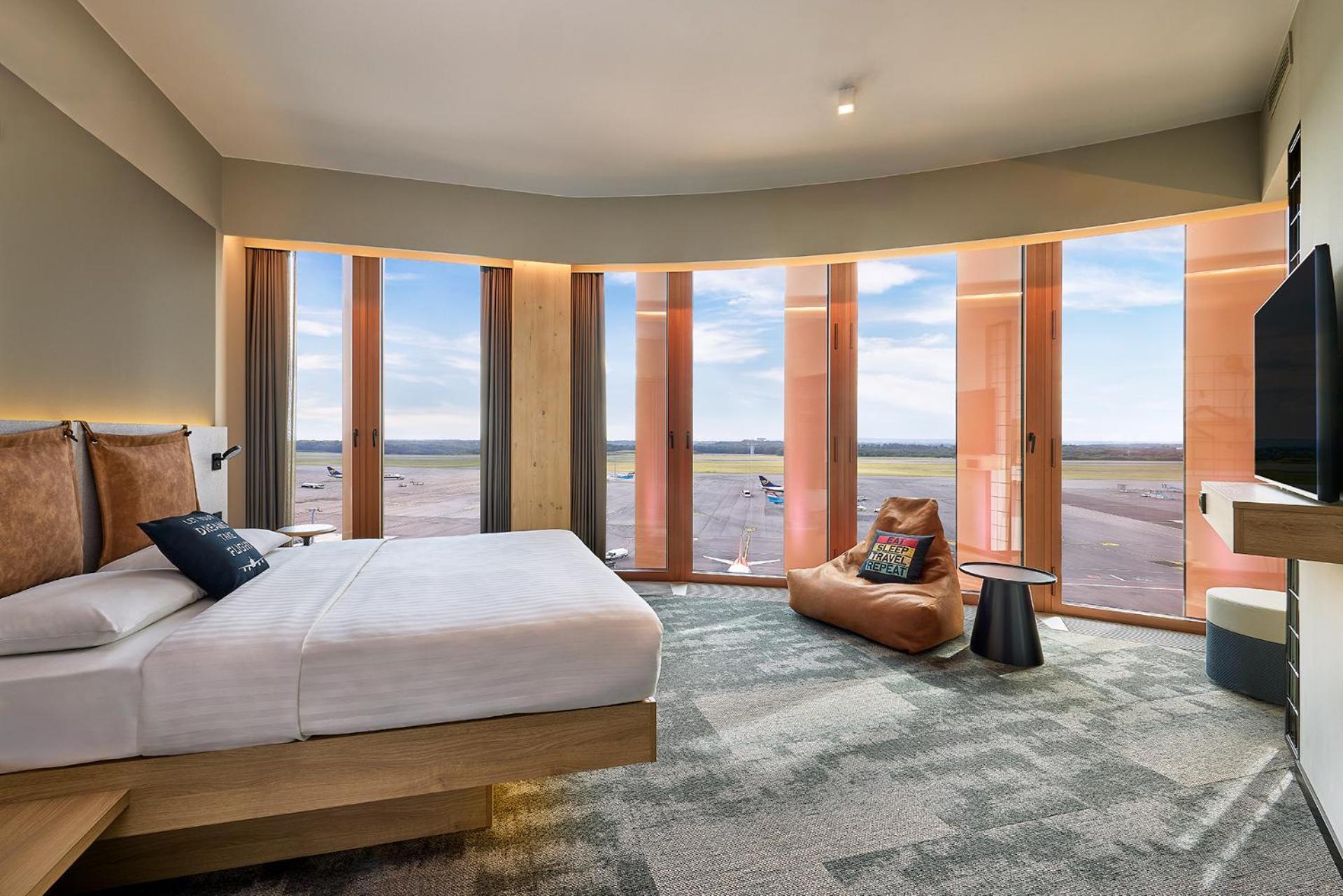 Moxy Luxembourg Airport Hotel Niederanven