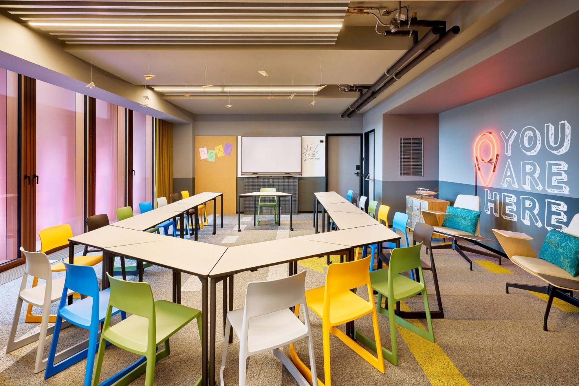 Hotel Moxy Luxembourg Airport